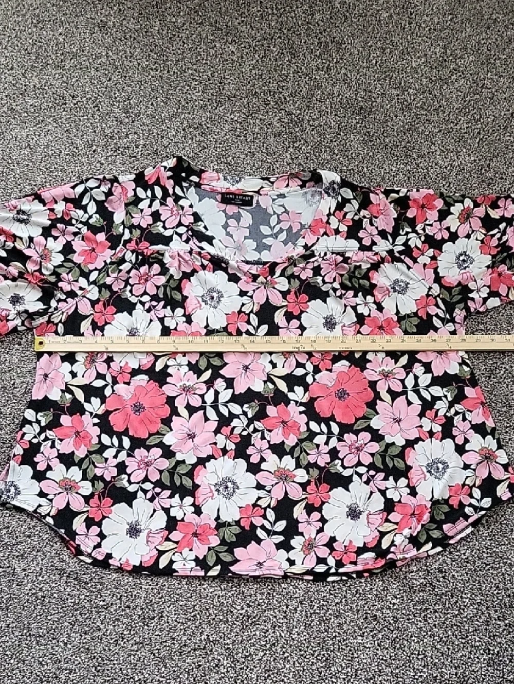 Lane Bryant Floral Blouse Size 26/28 Black Pink Flowy V-Neck Top - Picture 9 of 9